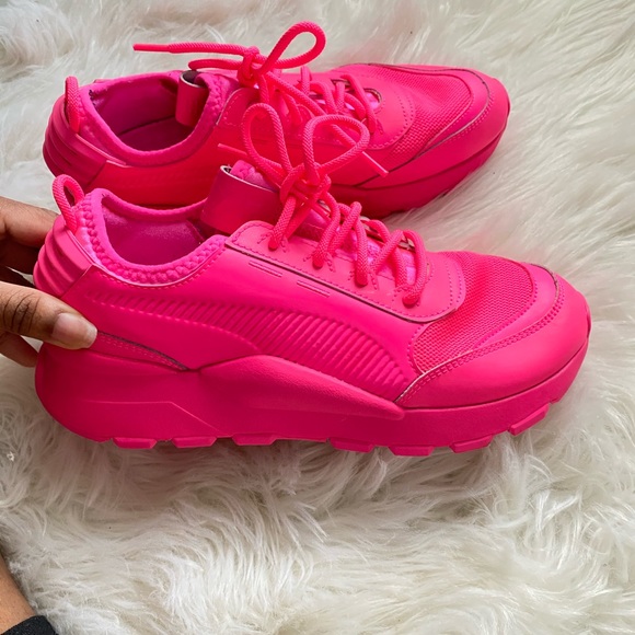 hot pink puma sneakers
